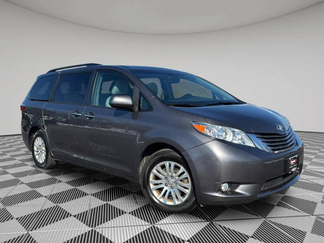 2017 Toyota Sienna XLE FWD photo