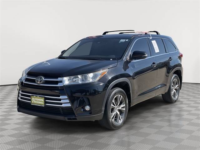 2017 Toyota Highlander LE FWD photo