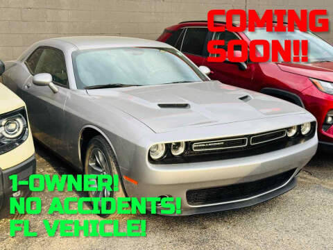 2015 Dodge Challenger SXT RWD photo