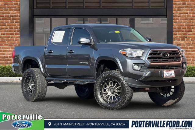 2017 Toyota Tacoma SR5 4WD photo