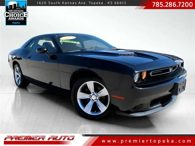 2017 Dodge Challenger SXT RWD photo