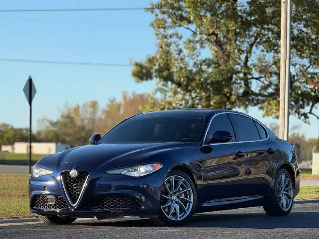 2017 Alfa Romeo Giulia  RWD photo