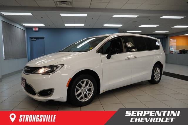 2017 Chrysler Pacifica Minivan Touring Plus FWD photo