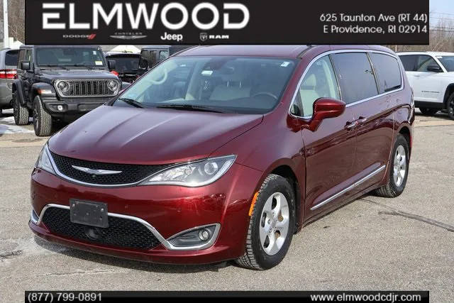 2017 Chrysler Pacifica Minivan Touring-L Plus FWD photo
