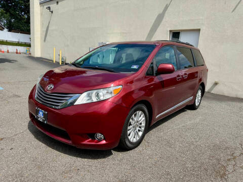 2017 Toyota Sienna XLE FWD photo