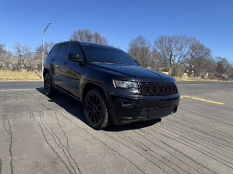 2017 Jeep Grand Cherokee Altitude 4WD photo