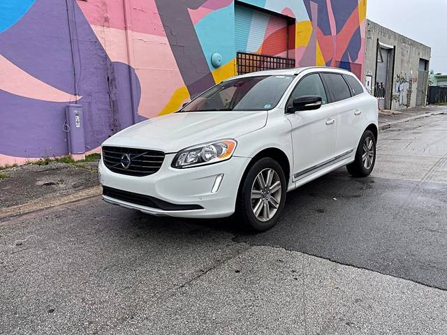 2017 Volvo XC60 Dynamic FWD photo