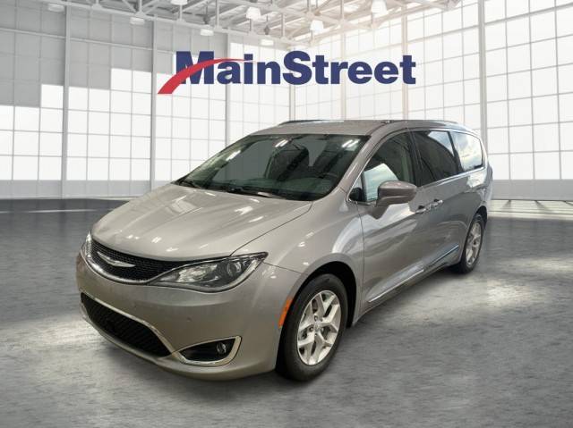 2017 Chrysler Pacifica Minivan Touring-L Plus FWD photo