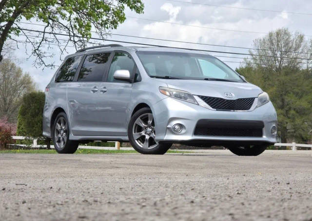 2017 Toyota Sienna SE Premium FWD photo