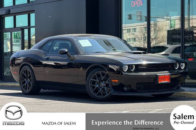 2017 Dodge Challenger 392 Hemi Scat Pack Shaker RWD photo