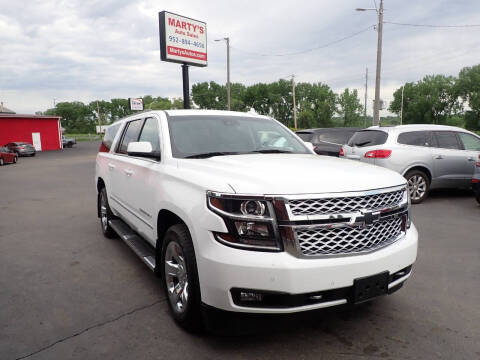 2017 Chevrolet Suburban LT 4WD photo