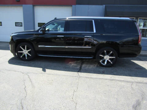 2017 Cadillac Escalade ESV Luxury 4WD photo