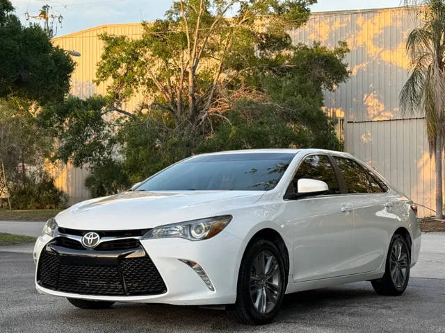 2017 Toyota Camry SE FWD photo