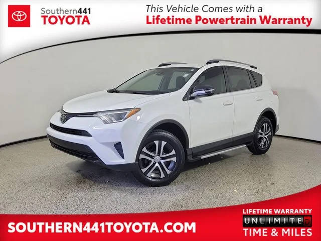 2017 Toyota RAV4 LE FWD photo