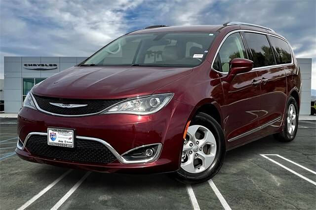 2017 Chrysler Pacifica Minivan Touring-L Plus FWD photo