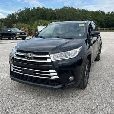 2017 Toyota Highlander XLE AWD photo