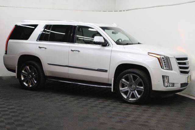 2017 Cadillac Escalade Luxury 4WD photo