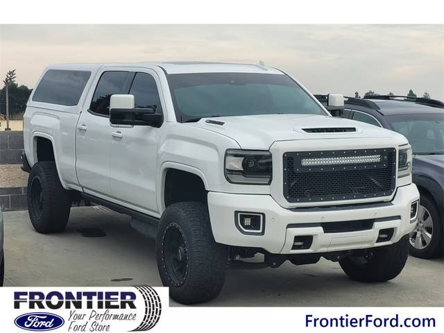 2017 GMC Sierra 2500HD Denali 4WD photo