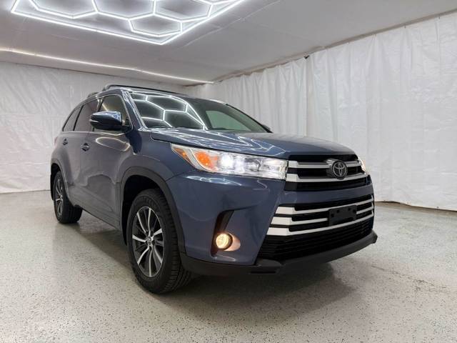 2017 Toyota Highlander XLE AWD photo