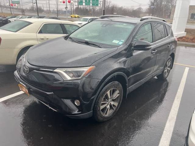 2017 Toyota RAV4 XLE AWD photo