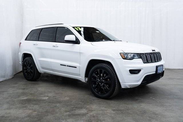 2017 Jeep Grand Cherokee Altitude RWD photo