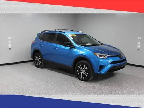 2017 Toyota RAV4 LE FWD photo