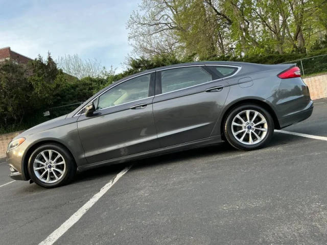 2017 Ford Fusion SE FWD photo