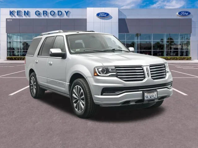 2017 Lincoln Navigator Select RWD photo