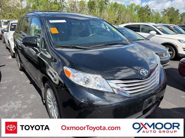 2017 Toyota Sienna XLE FWD photo
