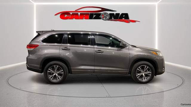 2017 Toyota Highlander LE Plus FWD photo