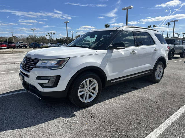 2017 Ford Explorer XLT FWD photo