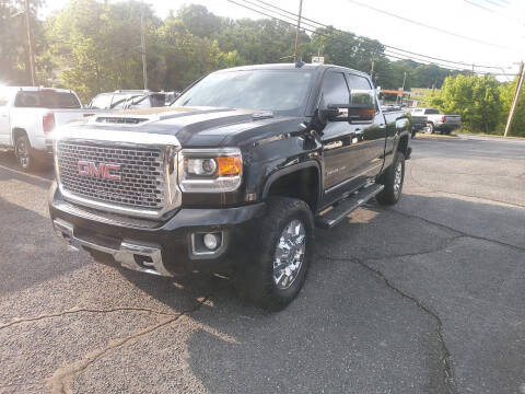 2017 GMC Sierra 2500HD Denali 4WD photo