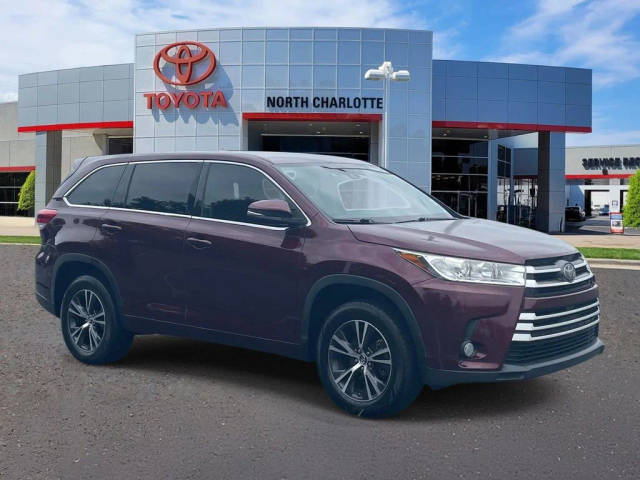 2017 Toyota Highlander LE Plus FWD photo