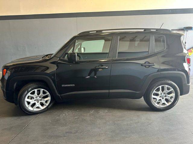 2017 Jeep Renegade Latitude FWD photo