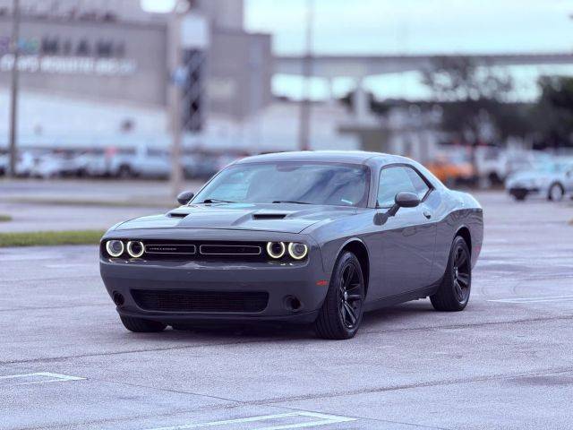 2017 Dodge Challenger SXT RWD photo