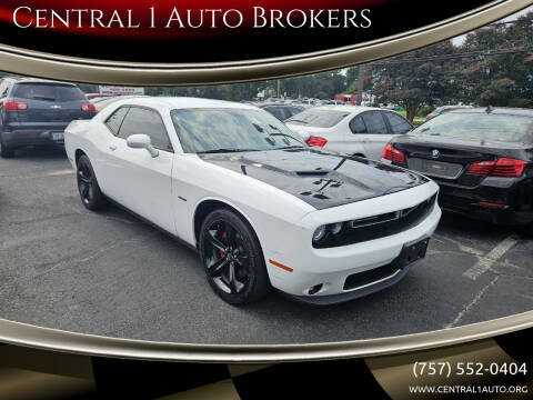 2017 Dodge Challenger R/T RWD photo