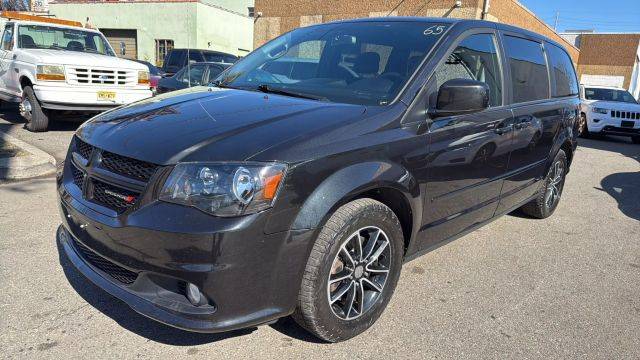 2017 Dodge Grand Caravan SXT FWD photo