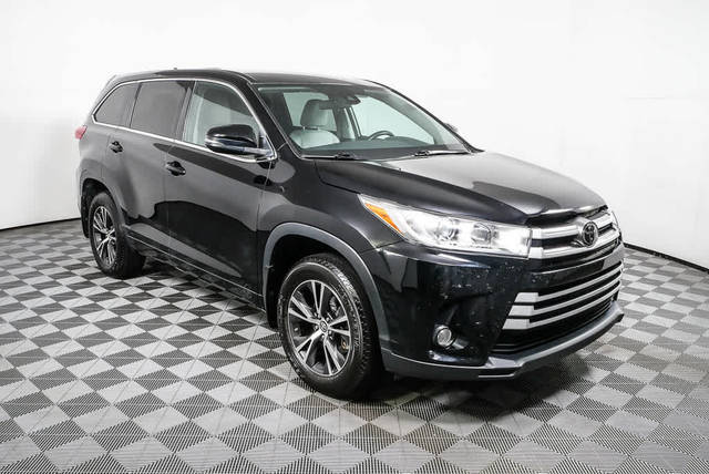 2017 Toyota Highlander LE Plus AWD photo