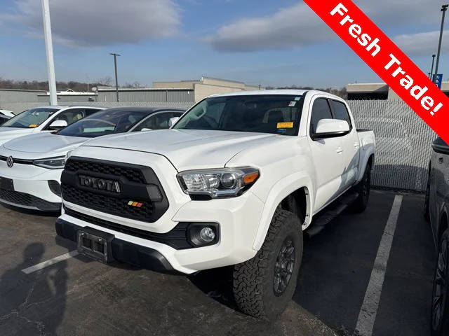 2017 Toyota Tacoma SR5 4WD photo