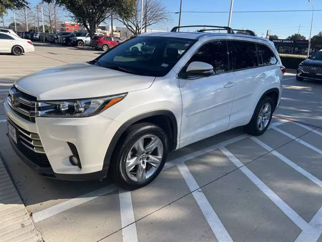 2017 Toyota Highlander Limited FWD photo