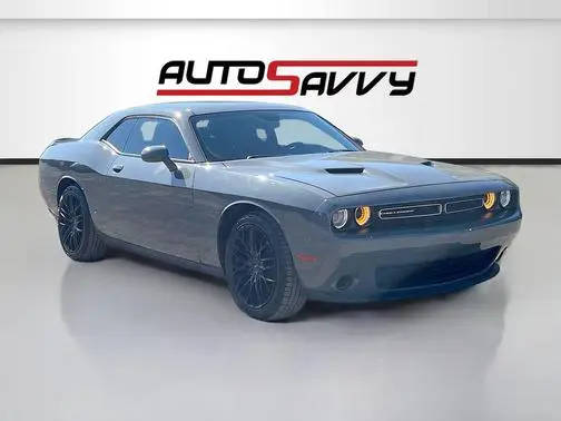 2017 Dodge Challenger SXT RWD photo
