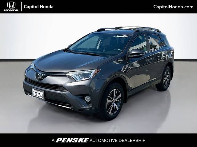 2017 Toyota RAV4 XLE FWD photo