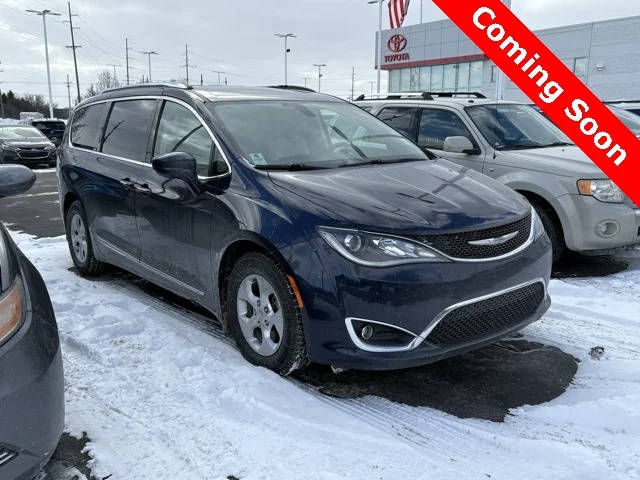 2017 Chrysler Pacifica Minivan Touring-L Plus FWD photo