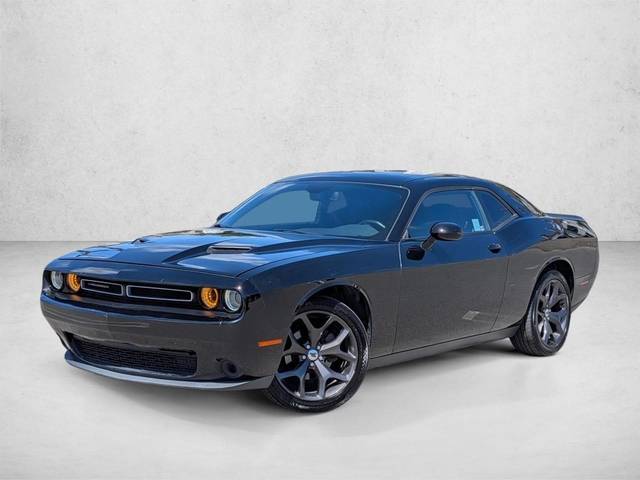 2017 Dodge Challenger SXT RWD photo