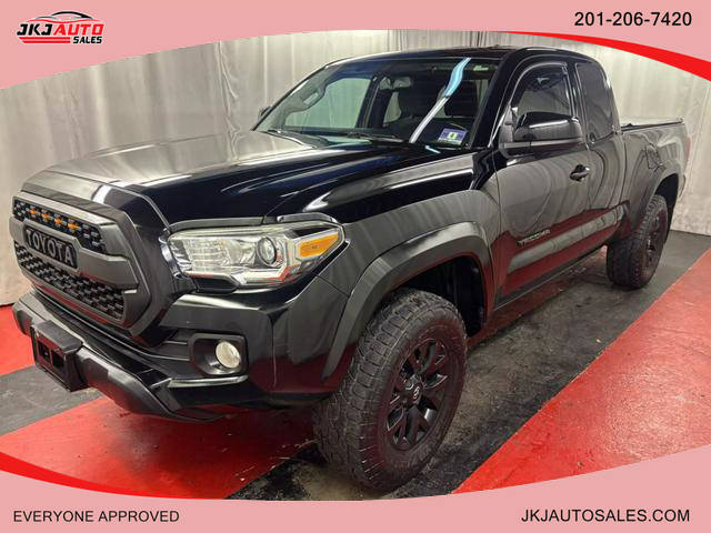 2017 Toyota Tacoma SR5 4WD photo