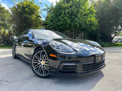 2018 Porsche Panamera  RWD photo