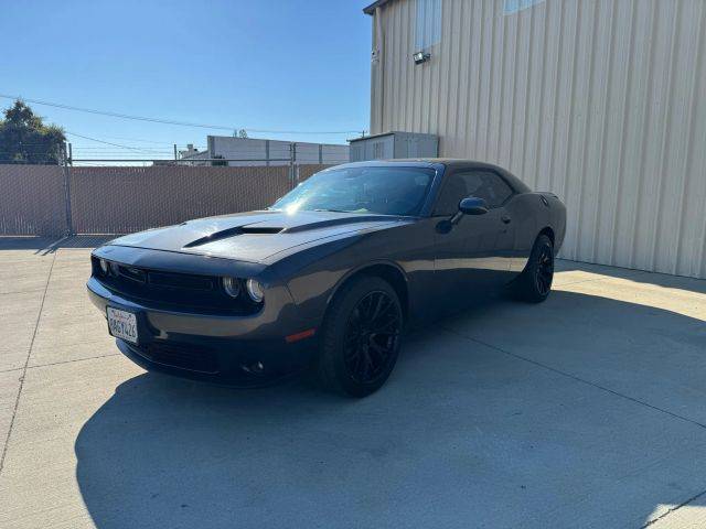 2017 Dodge Challenger SXT RWD photo