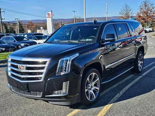 2017 Cadillac Escalade ESV Luxury 4WD photo