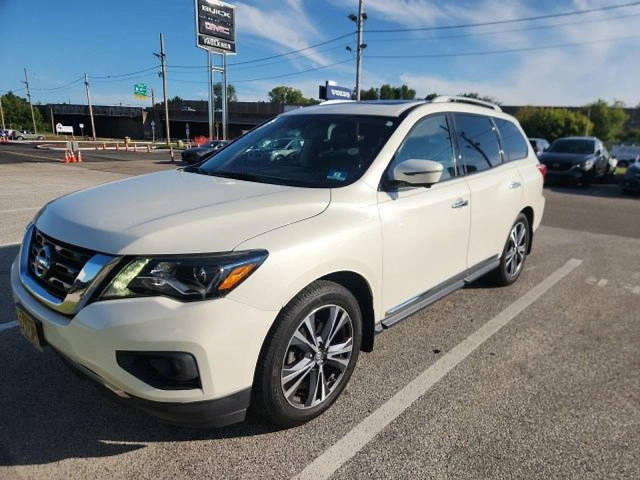 2017 Nissan Pathfinder Platinum 4WD photo