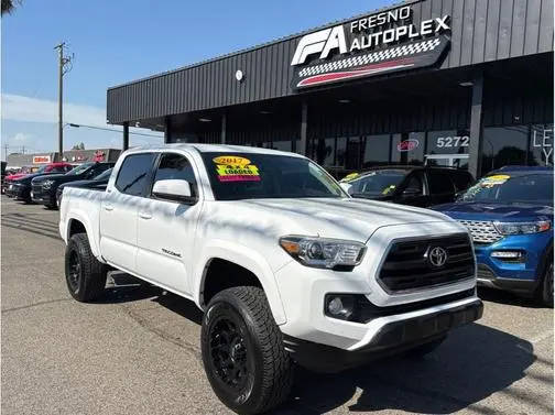 2017 Toyota Tacoma SR5 4WD photo